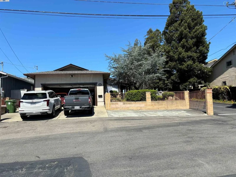 2962 Massachusetts St, Castro Valley, CA 94546