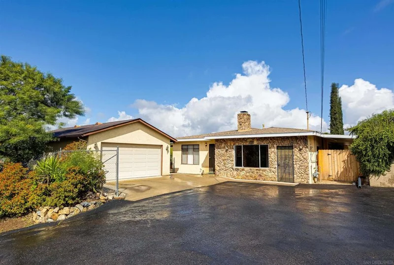 12320 Lemon Crest Dr., Lakeside, CA 92040