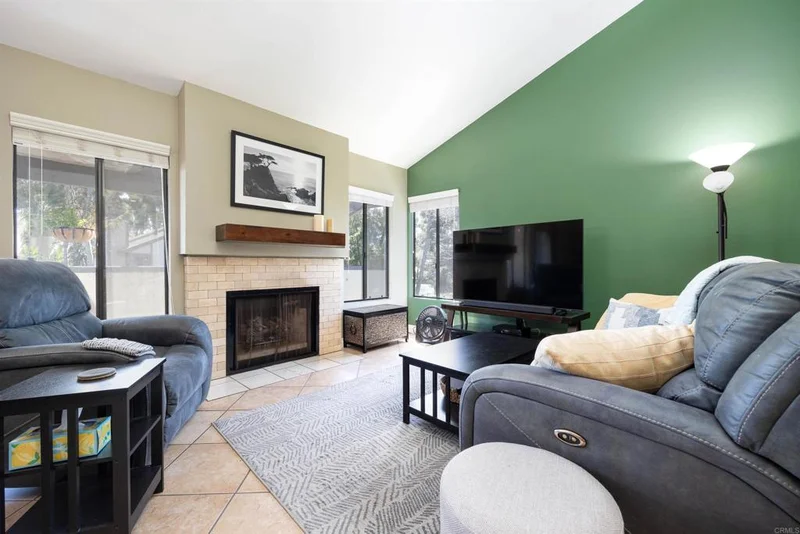910 Lupine Hills Dr 14, Vista, CA 92081