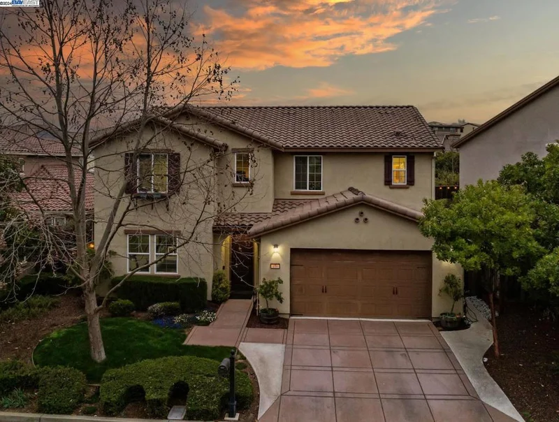100 Sonas Dr, Hayward, CA 94542