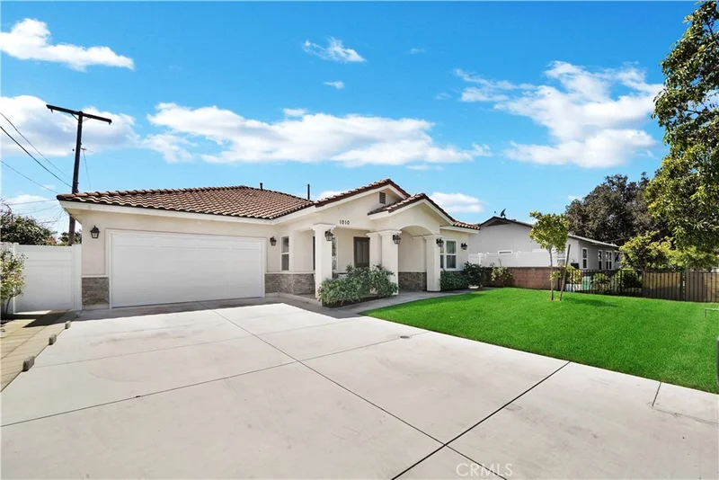 1010 W Mcfadden Avenue, Santa Ana, CA 92707