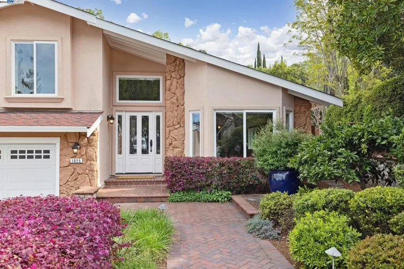 1025 Veterans Ct, Martinez, CA 94553