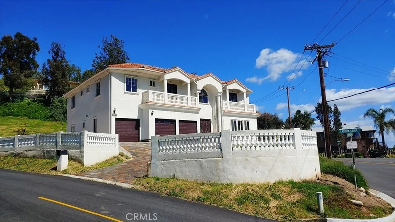 10422 Ladera Senda, Santa Ana, CA 92705