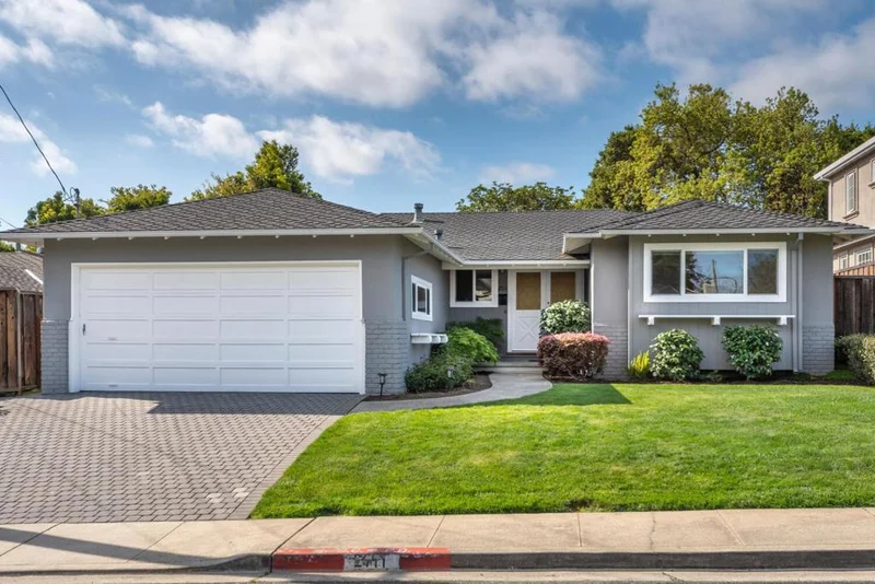 2711 Victoria, San Carlos, CA 94070