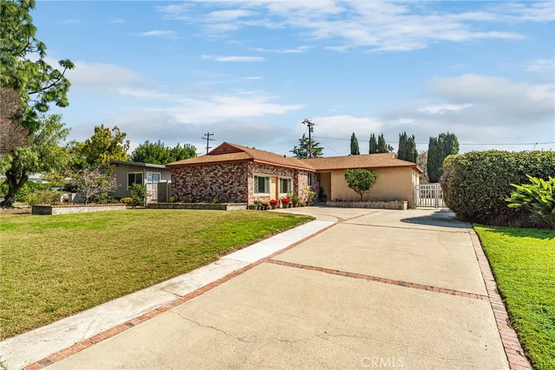 1160 N Towne Avenue, Claremont, CA 91711