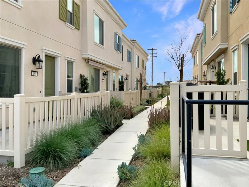 464 N Glenwood Avenue, Rialto, CA 92376