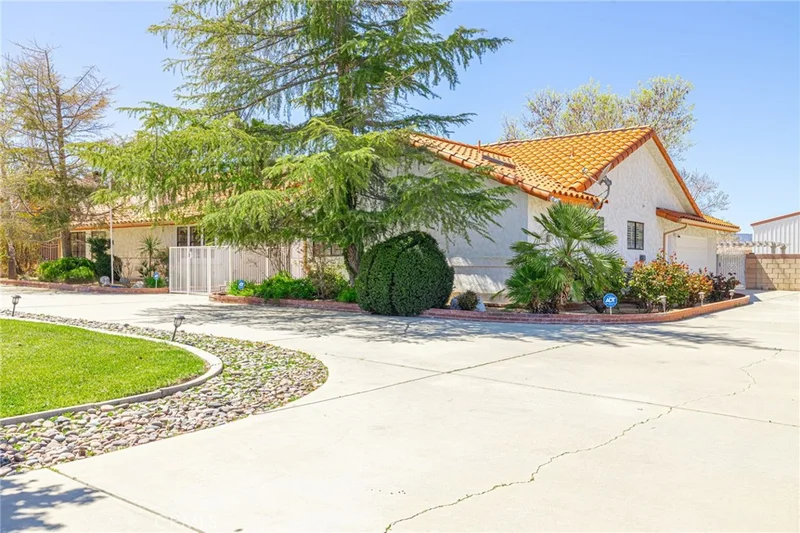 42507 27th Street W, Lancaster, CA 93536