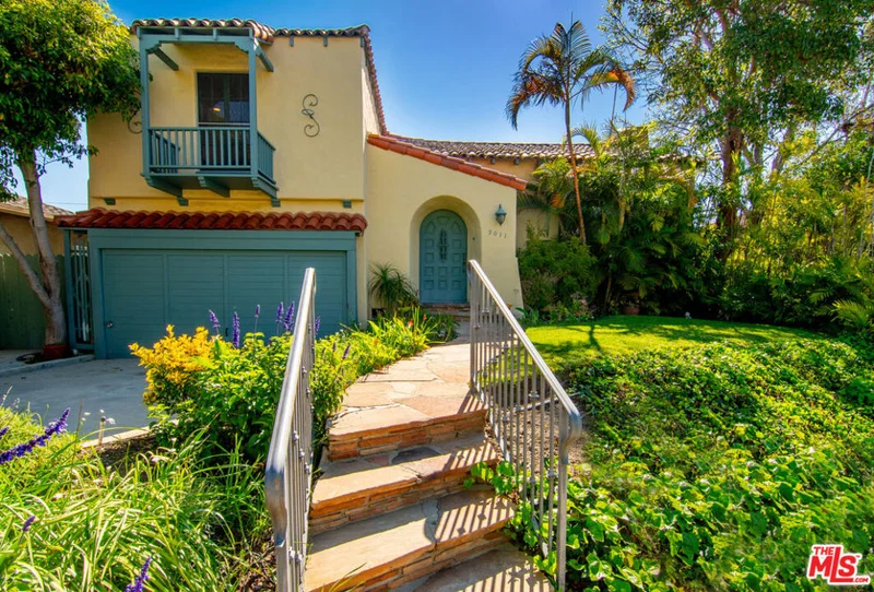 9011 Larke Ellen Circle, Los Angeles, CA 90035