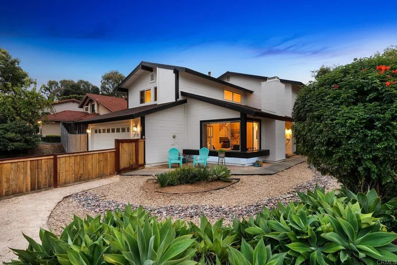 2737 Victoria Avenue, Carlsbad, CA 92010