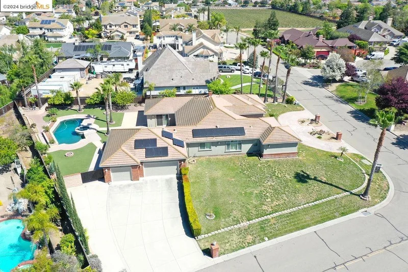 2710 Placer Dr, Oakley, CA 94561