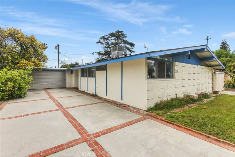 8842 Quakertown Avenue, Northridge, CA 91324