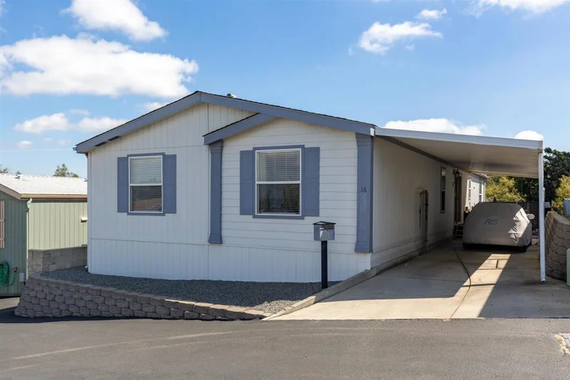 300 Thornton Dr. 16, El Cajon, CA 92021