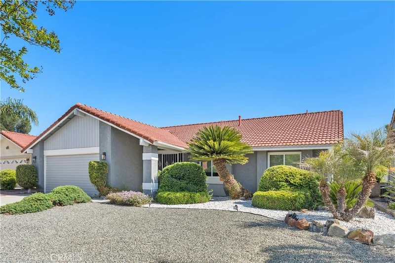 1855 Flame Tree Way, Hemet, CA 92545