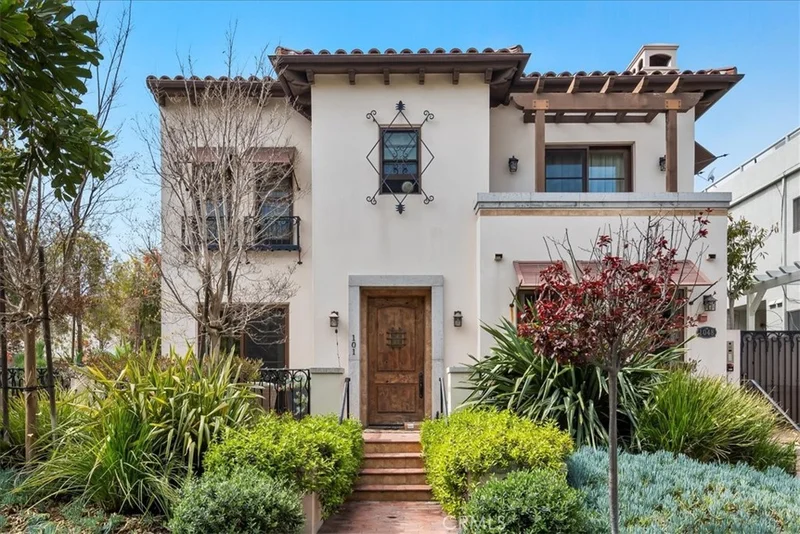 1048 10th Street 102, Santa Monica, CA 90403