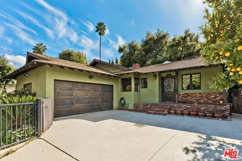 4609 Santa Lucia Drive, Woodland Hills, CA 91364