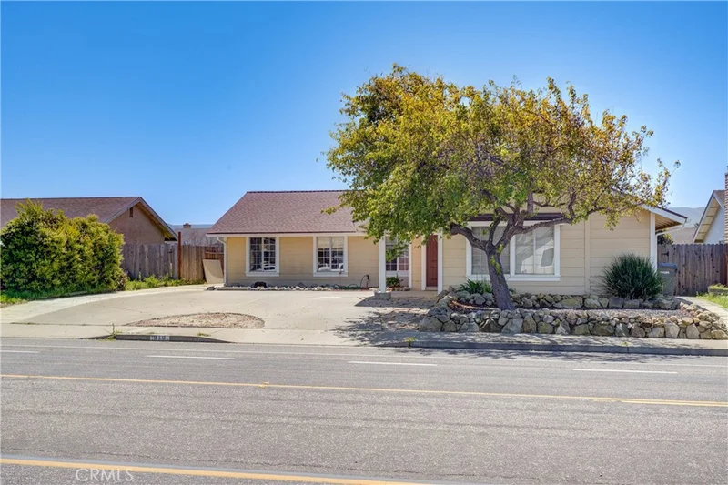 910 W North Avenue, Lompoc, CA 93436