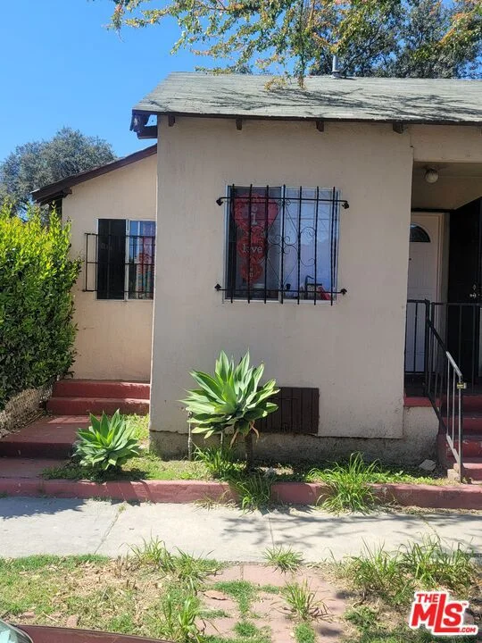 8021 Towne Avenue photo 2