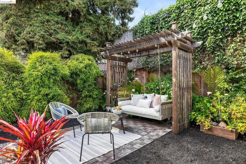 560 44th St, Oakland, CA 94609
