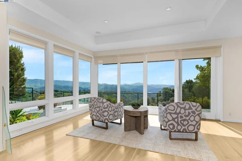42 Knoll Ridge Way, Oakland, CA 94619