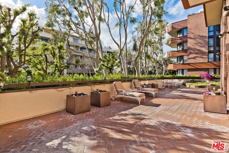300 N Swall Drive 158, Beverly Hills, CA 90211