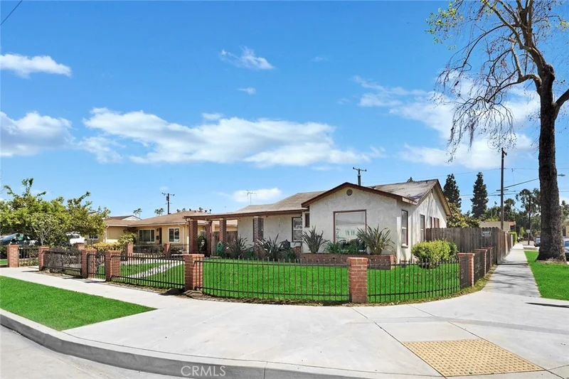 11838 209th Street, Lakewood, CA 90715