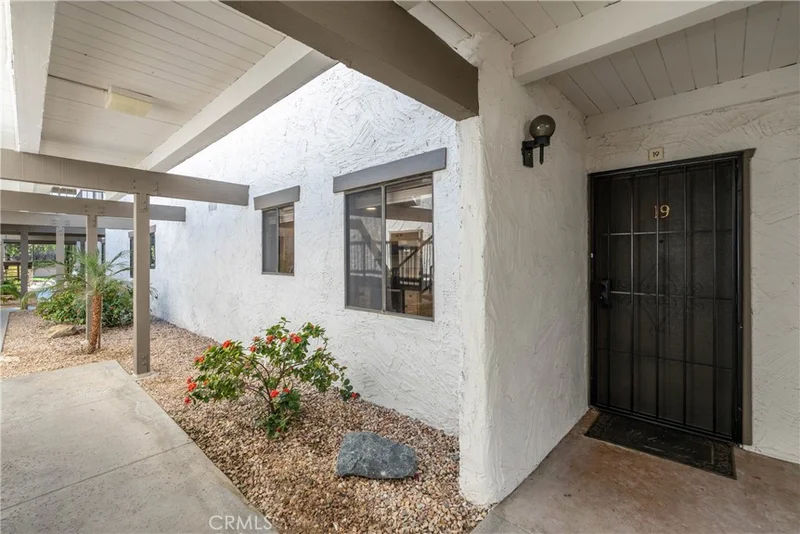 1050 E Ramon Road 19, Palm Springs, CA 92264
