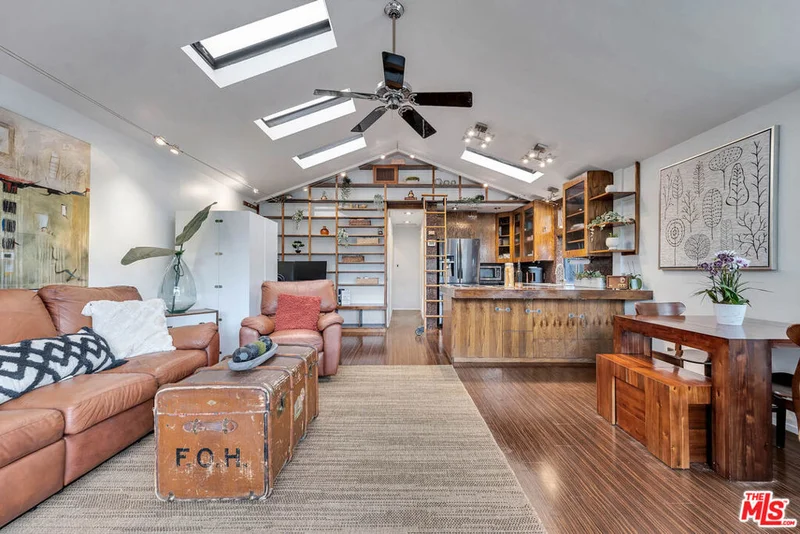 5629 Whitnall Highway, North Hollywood, CA 91601