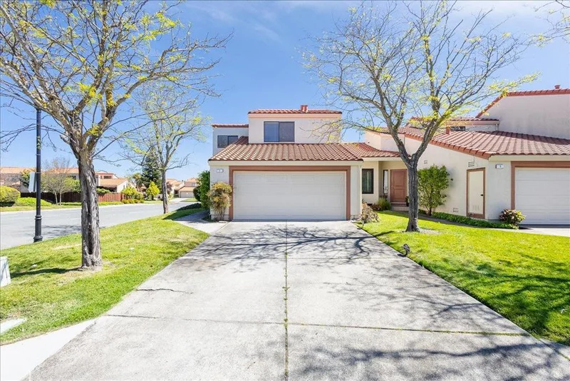 1 Aquamarine Court, Hercules, CA 94547