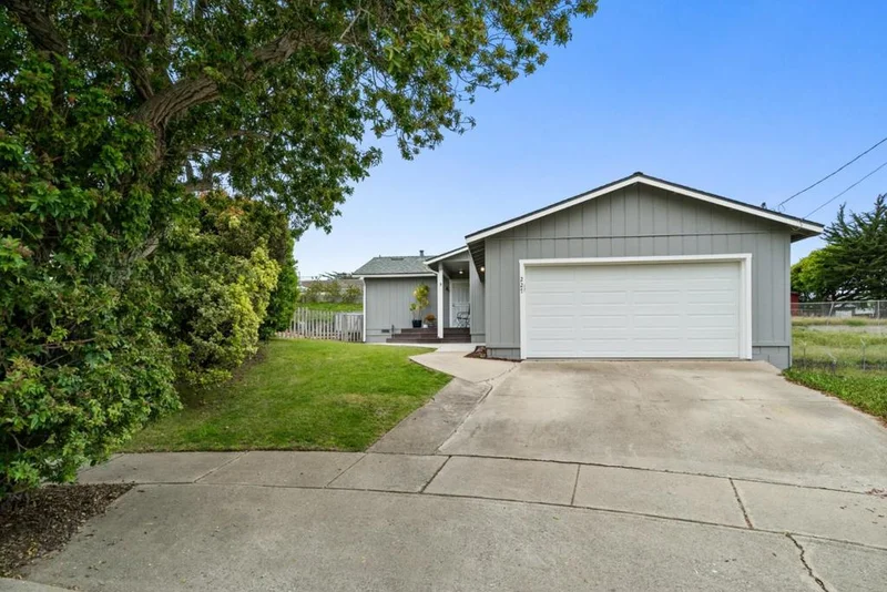 227 Barbara Circle, Marina, CA 93933