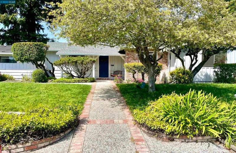 1 Corte Del Rey, Orinda, CA 94563