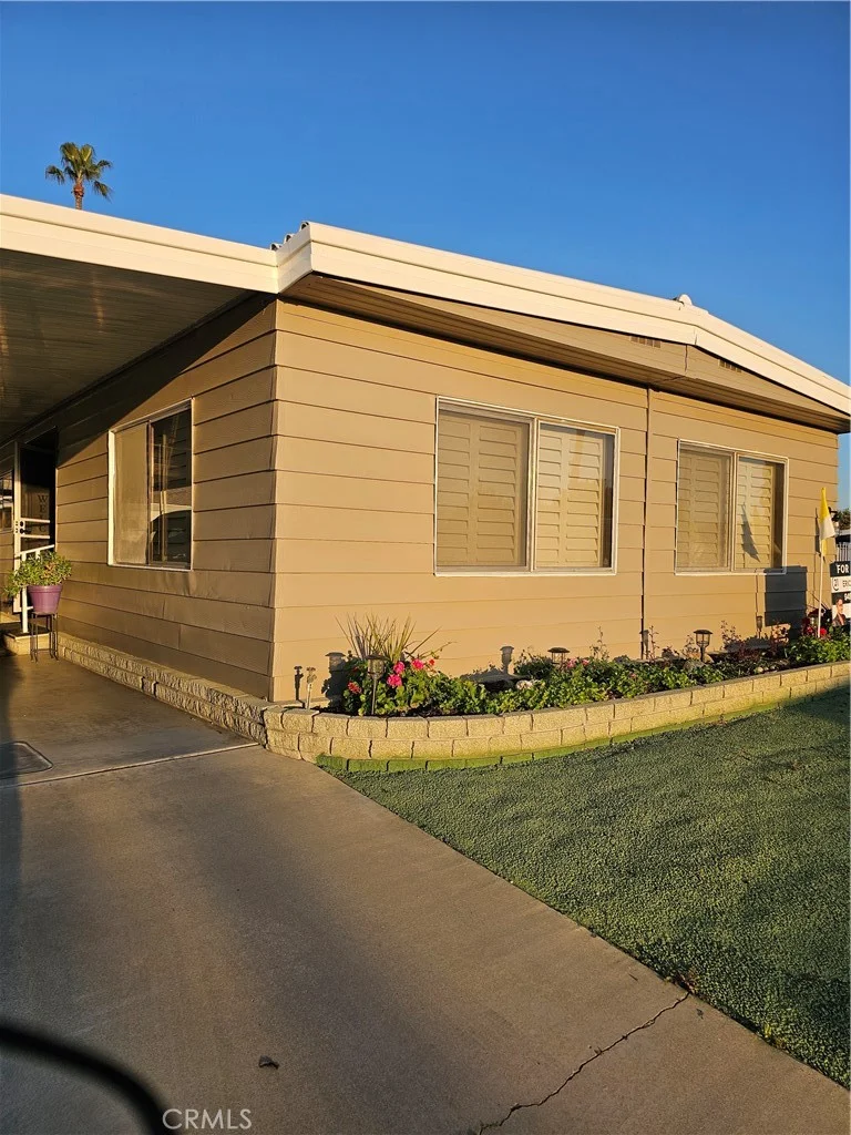 890 S Lyon Avenue, Hemet, CA 92543