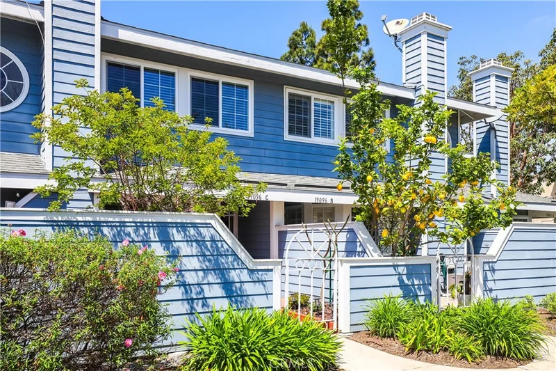 19096 Queensport Lane C, Huntington Beach, CA 92646