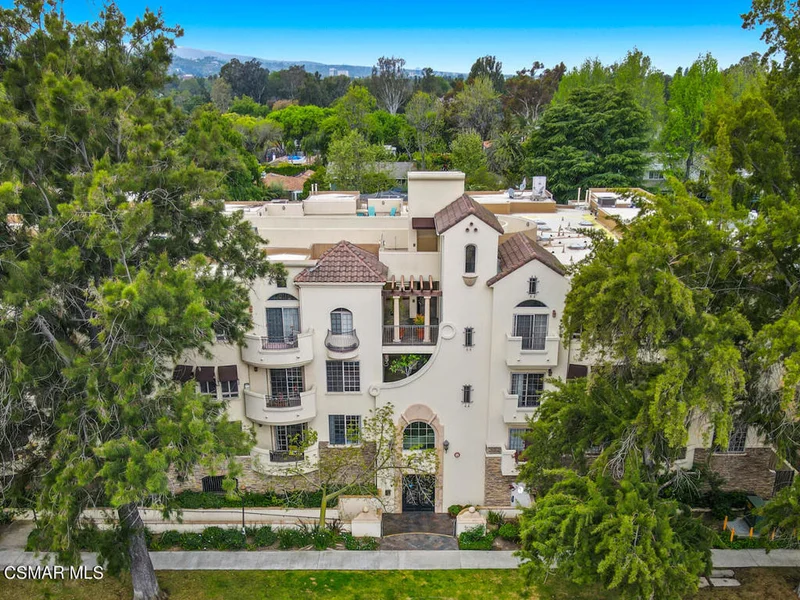 4601 Coldwater Canyon Avenue 206, Studio City, CA 91604