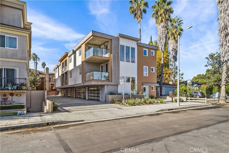 11809 W Holly Way, Valley Village, CA 91607