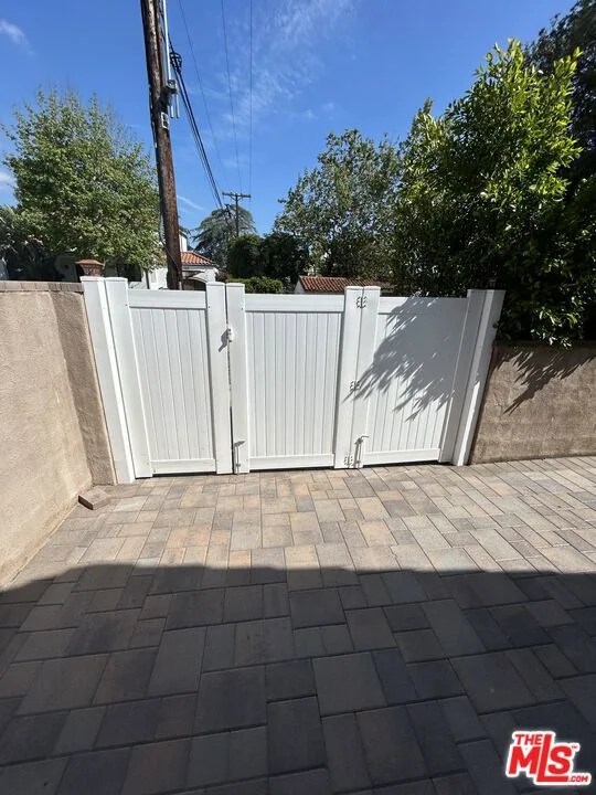 1611 Bel Aire Drive photo 2