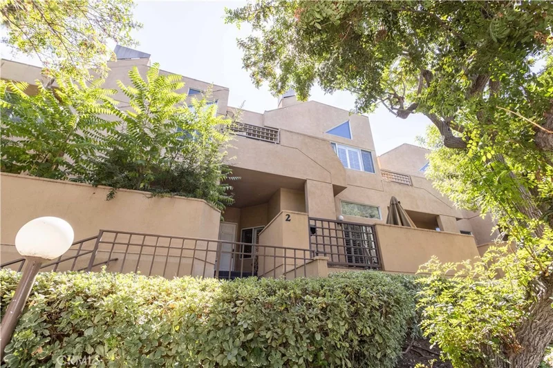 18730 Hatteras Street 2, Tarzana, CA 91356