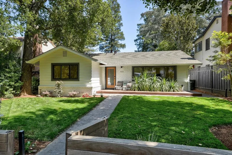 555 University Avenue, Los Altos, CA 94022