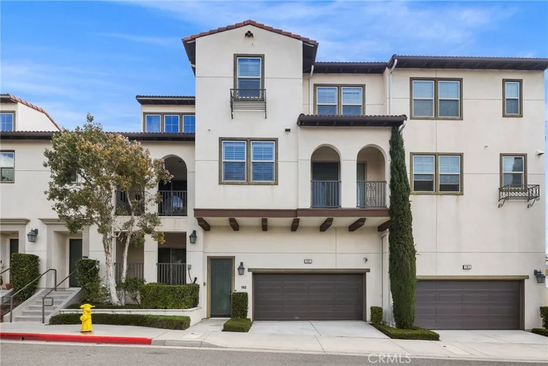 1870 N Gladys Avenue 102, Signal Hill, CA 90755
