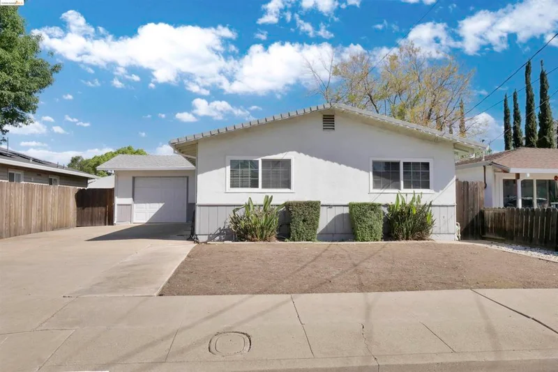 26 W 15th St, Antioch, CA 94509