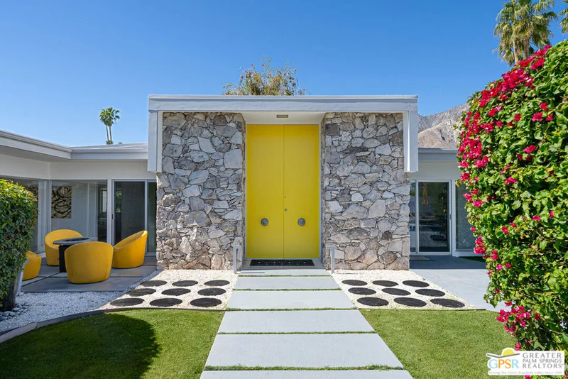 625 E Avenida Granada, Palm Springs, CA 92264