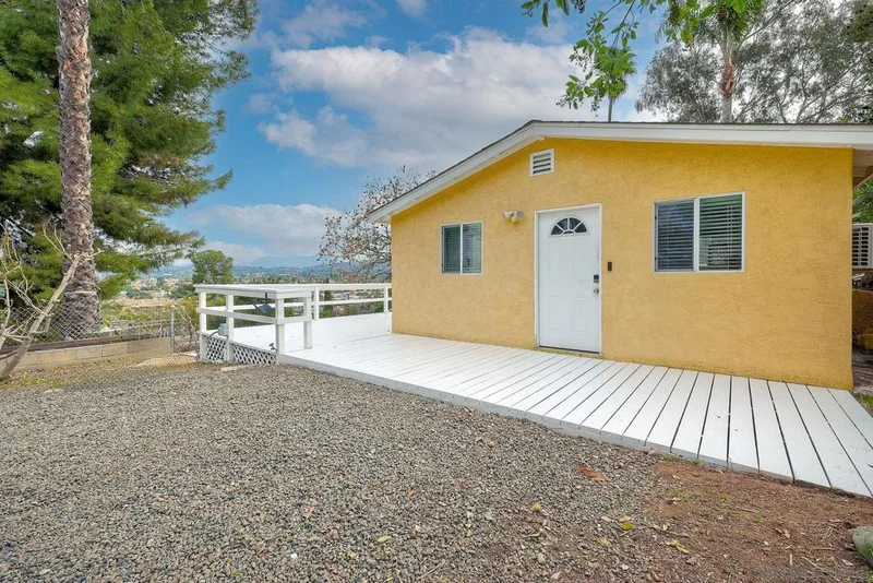 1233 Bonita Way, El Cajon, CA 92019