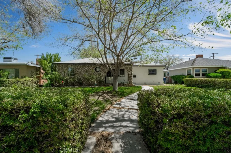 45010 Kingtree Avenue, Lancaster, CA 93534