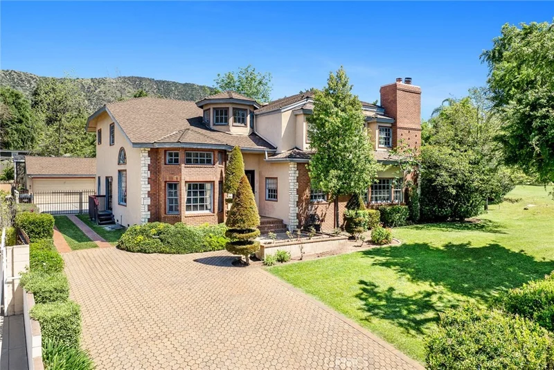 1005 W Milton Dr, Glendora, CA 91741