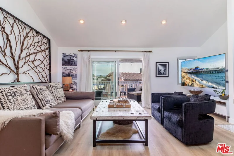 228 S Irena Avenue D, Redondo Beach, CA 90277