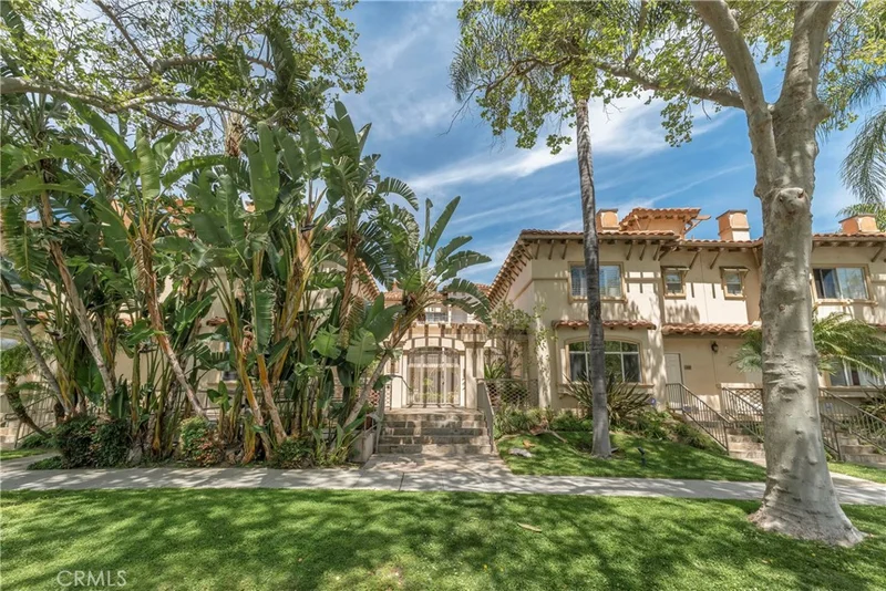 3003 W Riverside Drive 201, Burbank, CA 91505