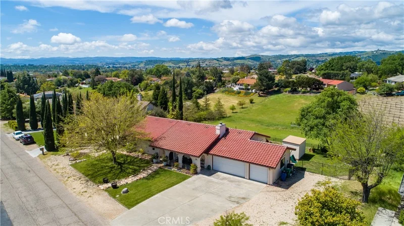 1002 Vista Grande Street, Paso Robles, CA 93446