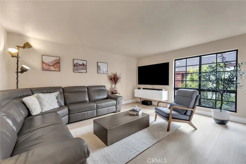 230 Bethany Road 210, Burbank, CA 91504