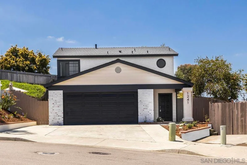 1241 Titan Ct, Escondido, CA 92026