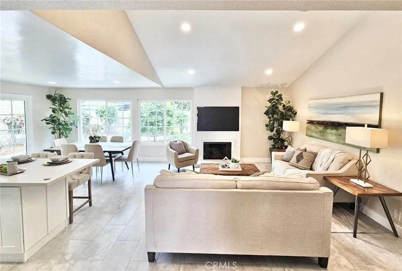 910 W Alton Avenue, Santa Ana, CA 92707