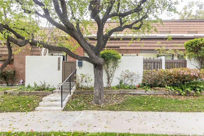 10064 Larwin Avenue 3, Chatsworth, CA 91311